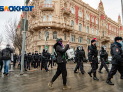 Власти Ростова решили не комментировать митинг в поддержку Навального, но предоставили автобусы для задержанных