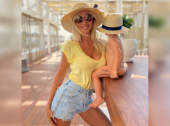 Виктория Лопырева из Турции порадовала читателей фото с сыном