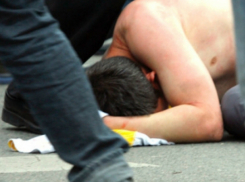 Жестокому нападению хулиганов подвергся молодой прохожий на темной улице Ростова