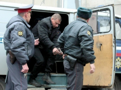 Подсудимый узнал об аресте на 10 суток и сбежал из здания суда в Зернограде 