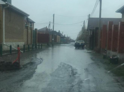 «На джипе не проедешь»: жители Ленинавана пожаловались на убитую дорогу