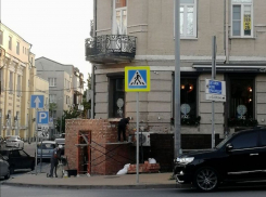 В центре Ростова изуродовали старинное здание-памятник культуры