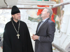 Мэр Батайска с иконой публично просит прощения у населения