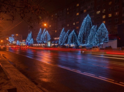В Ростове начали украшать улицы к Новому году