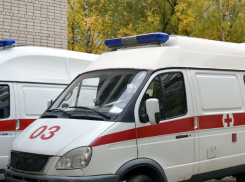 В центре Ростова иномарка сбила молодого мужчину, перебегавшего дорогу 