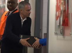 Раскрыта тайна знаменитого черного ящика, который Жозе Моуриньо принес в раздевалку «Ростова»