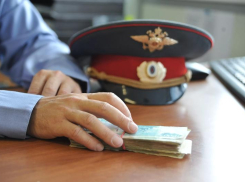 Замначальника ОБЭП в Ростовской области подозревают в вымогательстве взятки