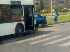 Маленький мальчик пострадал в скоростном ДТП с «неуправляемым» автобусом в Ростове