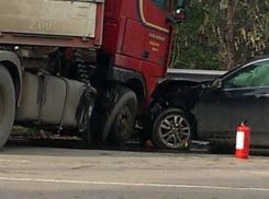 Житель Ростовской области погиб в жутком ДТП на встречке с фурой на воронежской трассе