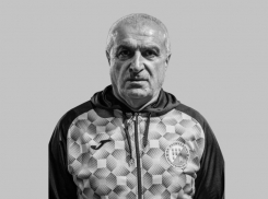 Футболист и тренер Калин Степанян скончался во время матча в Ростовской области 