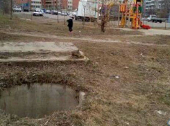 Опасный колодец появился возле детской площадки в Ростове-на-Дону