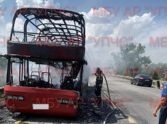 58 пассажиров находились в автобусе «Москва-Ставрополь», когда тот загорелся в Аксайском районе