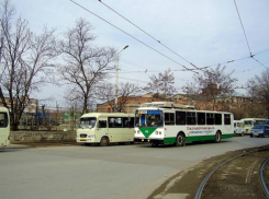 Пассажирский автобус раздавил перебегавшую дорогу женщину под Ростовом