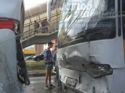 Резко завтормозивший автомобиль ДПС собрал в аварию колонну автобусов на Малиновского в Ростове