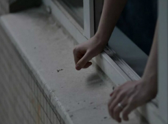 Молодой мужчина выпал из окна туалета отделения полиции в Ростове