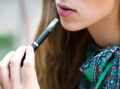 Модный среди несовершеннолетних вейпинг потребовали запретить жители Ростова