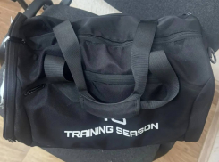 Мужчина похитил сумку подростка прямо с досмотровой ленты на таможне Ростовской области 