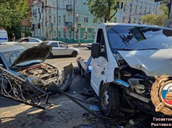 Пешеход погиб после жёсткого ДТП с «Газелью» и Mitsubishi в центре Ростова