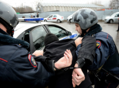 Героин взял с собой для рискованного приключения в Ростове молодой мужчина