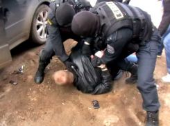 Масштабную спецоперацию по задержанию банды наркодилеров провели в Ростовской области