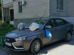 «Позорное» глумление над припаркованной легковушкой организовали жильцы многоэтажки Ростова