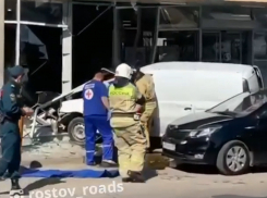 В Ростове «Лада» въехала в супермаркет