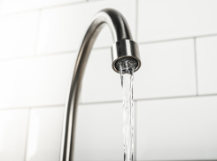 Жители Зернограда пятый день живут без воды