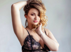 «Горячей» фотосессией в откровенном белье потрясла соцсети аппетитная модель из Ростова  