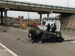 «Скоростной» водитель погиб от страшного удара об опору моста на трассе под Ростовом