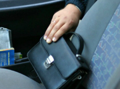 За кражу сумки с 200 тысячами рублей рецидивисту снова грозит скамья подсудимых