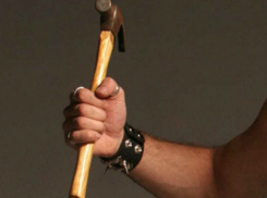 Молотком отбивался от охамевшего собутыльника молодой житель Ростова