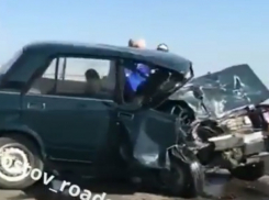 Жуткое смертельное ДТП с развороченными в мясо машинами на мосту Ростова попало на видео