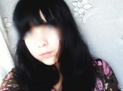 «Повсюду была кровь и запах гнили»: появились жуткие подробности трагедии в Волгодонске, где школьница родила в туалете 