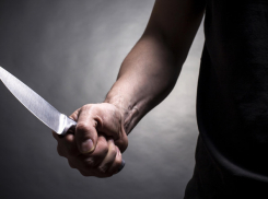 В центре Ростова на студента напал бомж с ножом