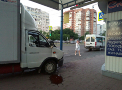 Трое пассажиров маршрутки пострадали после жесткого тарана «Газелью» на остановке Ростова