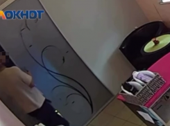 В Ростове полиция проверяет сообщение о проникновении в солярий и подглядывании за голой посетительницей