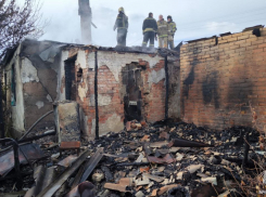 Мать погибла, дочь с ожогами спаслась из горящей квартиры в Азовском районе