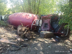 В Ростове-на-Дону бетономешалка улетела в кювет, есть пострадавшие