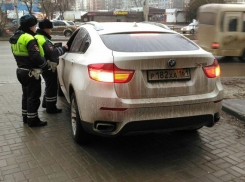 Любители парковаться на тротуарах в Ростове попали на фото