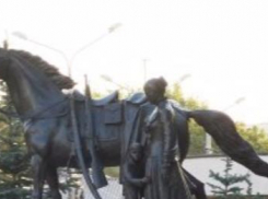 Трогательный памятник не вернувшимся с войны казакам установили в Ростове