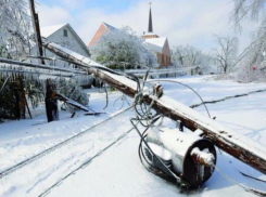 Погодный апокалипсис обесточил социально важные объекты Ростовской области