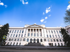 На преподавателя вуза в Новочеркасске возбудили уголовное дело за взятки