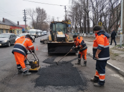 После вмешательства прокуратуры в Батайске отремонтировали разбитые дороги