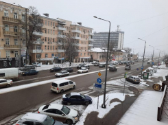 В Ростове из-за снегопада образовались многокилометровые пробки