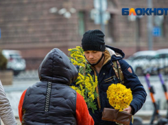 Живые бабочки и комнатные растения: жительницы Ростова рассказали о необычных подарках на 8 Марта