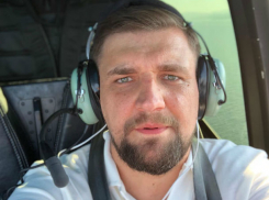 Рэпер Баста рассказал девушкам как правильно носить шляпки и складывать дудочкой губки