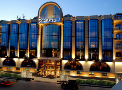 «Недостроенный остров» в центре донской столицы губернатор решил заменить на отель Radisson Blu Rostov