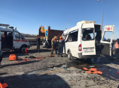 В  ДТП с маршруткой под Шахтами погибли шесть человек