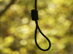 Школьница повесилась на стадионе в Ростовской области 