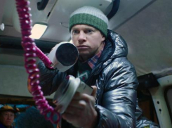 Врач скорой напал на гостей вечеринки с дефибриллятором 